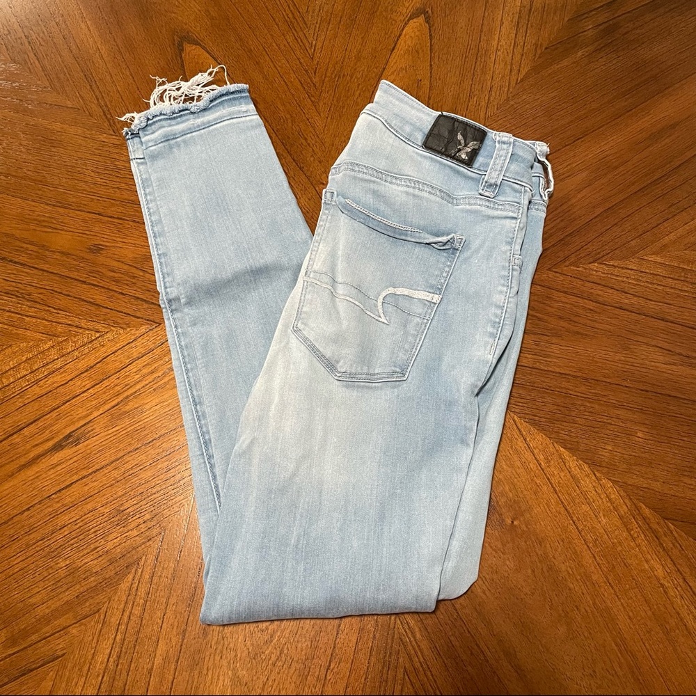 American Eagle Light Wash Super Super Stretch Hi-Rise Jegging Size 6 - Picture 3 of 8